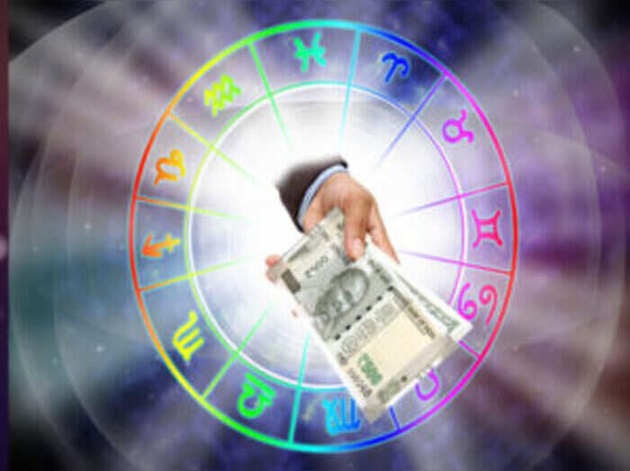palmistry money line in your palm shows how much money you will gain