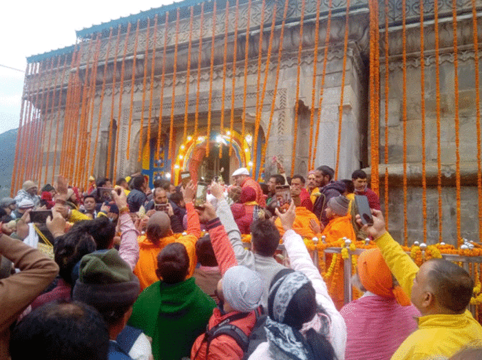 Kedarnath Temple भक्‍तों के लिए आज से खुले केदारनाथ धाम के कपाट