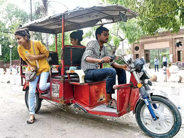 Electric Rickshaws Banned In Lucknow