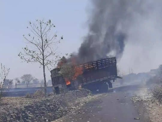 Seoni News : तेंदूपत्‍ता से भरे ट्रक में लगी आग, ड्राइवर ने कूदकर बचाई जान 