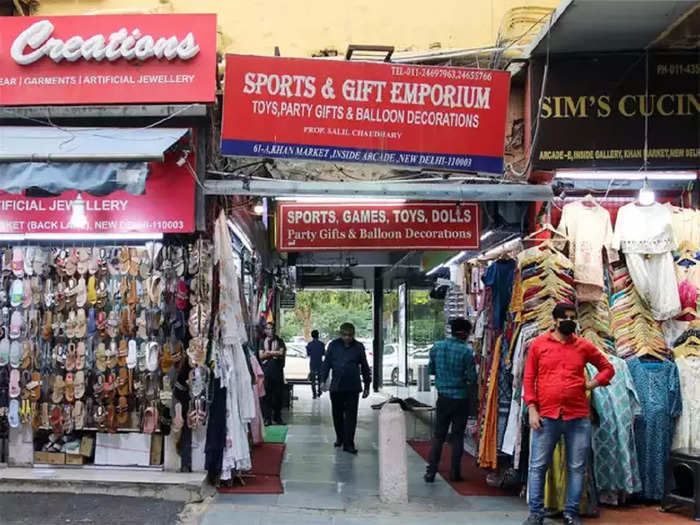 70 years old gaffar market in karol bagh delhi you can buy some affordable things