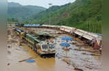 Assam Flood : ताश के पत्तों की तरह ढहे पहाड़, बह गईं पटरियां और ट्रेन की बोगियां... हिला देंगी असम बाढ़ की तस्वीरें