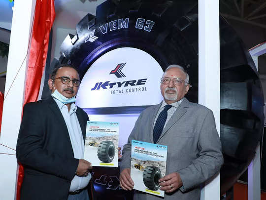 JK Tyre ने Excon 2021 में लॉन्च किए 4 नए OTR टायर, मिलेगी बेहतर माइलेज और लेटेस्ट टेक्नॉलजी 