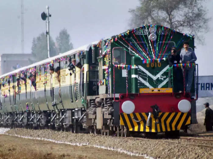 facts about samjhauta express train in between india and pakistan