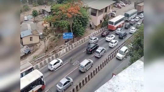 मुंबई-पुणे एक्सप्रेसवर मोठी वाहतूक कोंडी, लोणावळ्यात अपघात झाल्याने वाहनांच्या रांगा