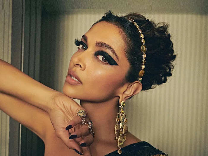 netizen talks about deepika padukone heavy earrings hacks which actress use to wear such jewellery