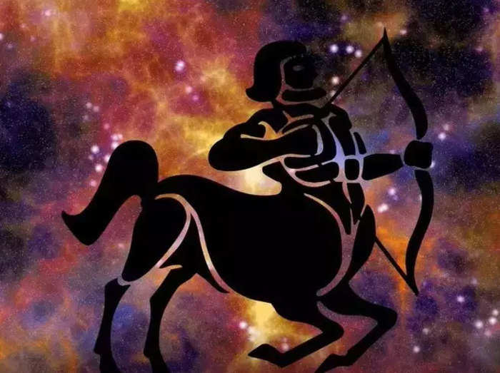 Sagittarius Horoscope Today आज का धनु राशिफल 20 मई 2022 : भागदौड़ भरा रहेगा दिन, नौकरी पेशा लोगों का हो सकता है ट्रांसफर