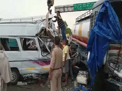 Bahraich Accident News: दिल्ली से नेपाल जा रही टूरिस्ट बस एक्सिडेंट में 3 नेपाली नागरिकों की मौत, 16 घायल, बहराइच में भर्ती 
