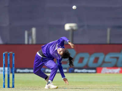 Maya Sonawane क्रिकेट है या जिम्नास्ट... महिला IPL में बॉलर का अजब-गजब एक्शन देख हर कोई हैरान 