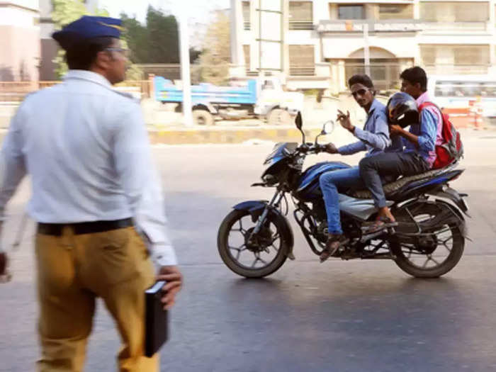 Bike Pillion Rider Helmet Must In Mumbai