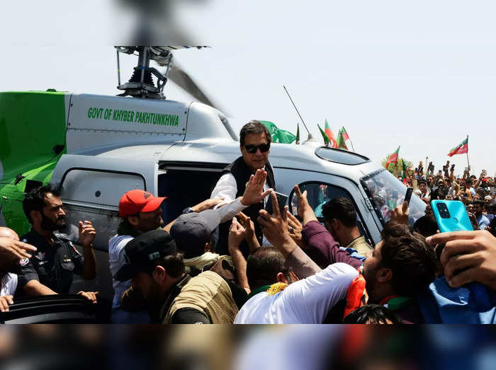 Imran Khan Rally in Islamabad: ಪಾಕಿಸ್ತಾನದಲ್ಲಿ ಮೆಟ್ರೋ ನಿಲ್ದಾಣಕ್ಕೆ ಪಿಟಿಐ ಬೆಂಬಲಿಗರ ಬೆಂಕಿ: ಚುನಾವಣೆ ಘೋಷಿಸಲು ಇಮ್ರಾನ್ ಖಾನ್ ಗಡುವು