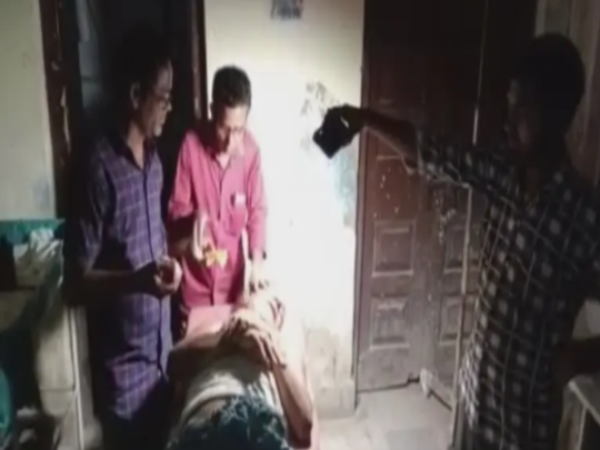 बिजली गुल, इलाज चालू! हाजीपुर सदर अस्पताल में मोबइल की लाइट में मरीजों को लगा टांका 