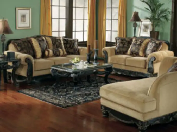 गलत दिशा में सोफा करवाता है धन की हानि