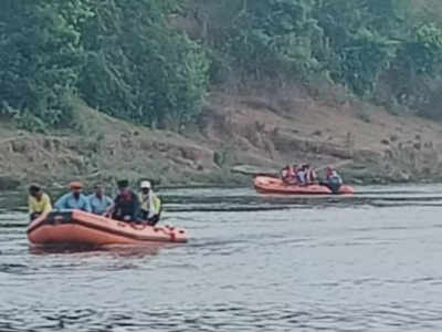 रीवा नाव हादसा : टमस नदी में नाव पलटने से लापता तीनों युवकों के शव मिले, कलेक्‍टर ने दी 4-4 लाख की सहायता राशि 