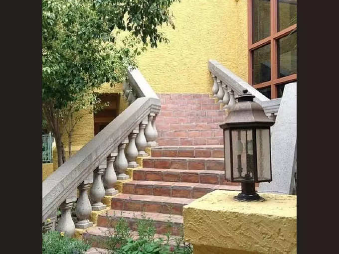 ये सीढ़ियां कहां जाती हैं प्रभु!
