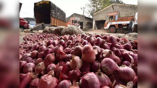 कांदा उत्पादकांची चेष्टा थांबवा!