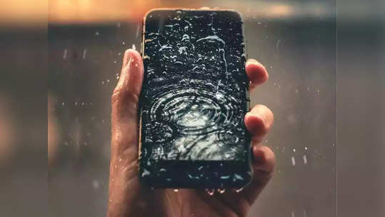 Mobile Safety Tips in Monsoon: पावसाळ्यात तुमच्या महागड्या स्मार्टफोनची अशी घ्या काळजी, फॉलो करा ‘या’ टिप्स