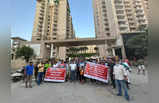 Protest Against Builder: झूठा बिल्डर, नकली सपने: एनसीआर के इस नामी बिल्डर के खिलाफ खरीदारों ने शुरू किया धरना प्रदर्शन