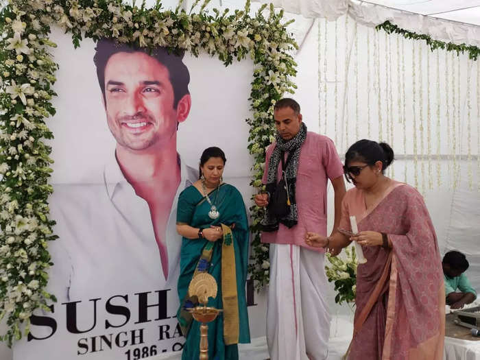 sushant singh rajput: सुशांत सिंह राजपूत के लिए अब बहनों ने संभाला मोर्चा,  दिल्‍ली के जंतर-मंतर पर जारी है प्रोटेस्‍ट... फैन्‍स ने कहा 'वी वांट जस्टिस  ...