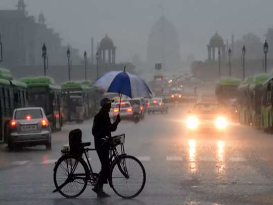 Delhi-NCR Weather Live Updates: लगातार दूसरे दिन इंद्र देव हुए मेहरबान, रिमझिम बारिश से मौसम हुआ सुहाना 