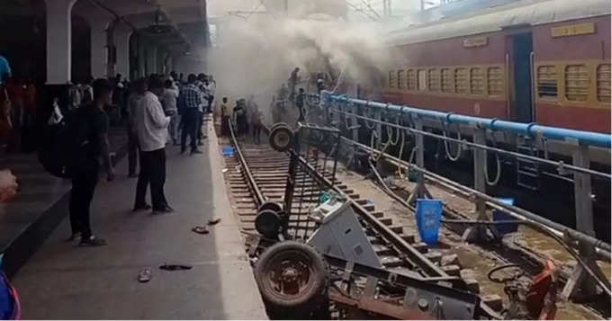 सिकंदराबाद स्टेशन पर हिंसा के बाद 72 ट्रेनें रद्द