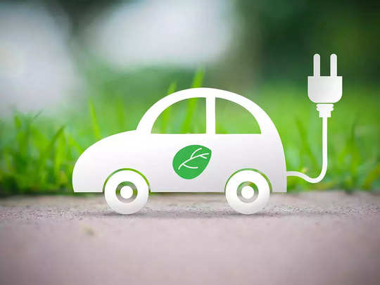 Electric Vehicle: साल भर में पेट्रोल कारों जितनी सस्ती होने वाली हैं इलेक्ट्रिक गाड़ियां, जानिए नितिन गडकरी की क्या है योजना! 