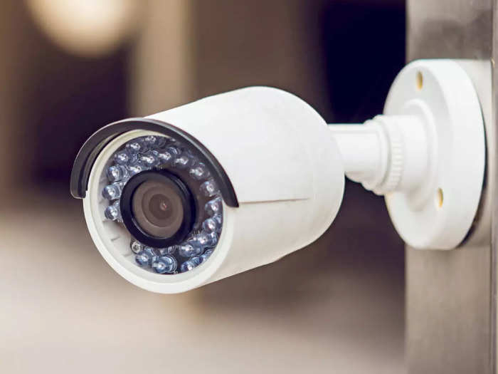 cctv camera, फिट करें ये सीसीटीवी और किसी भी क्राइम से घर को रखें दूर, मिलेगी 1080p हाई डेफिनेशन रिकॉर्डिंग वीडियो भी - fit this cctv security camera in your home and