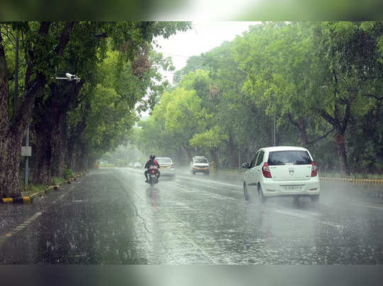 Delhi Mausam News: दिल्ली के कई इलाकों में सुबह से शुरू हुई बारिश, आज मौसम विभाग का ऑरेंज अलर्ट 