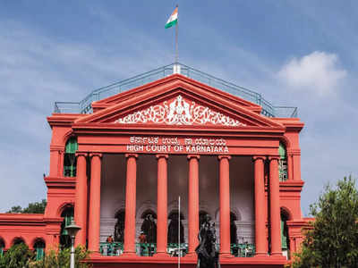 karnataka News: क्या अदालत के अंदर पैर बांधकर बैठना गलत है? जानिए कर्नाटक हाई कोर्ट ने क्या बताया 