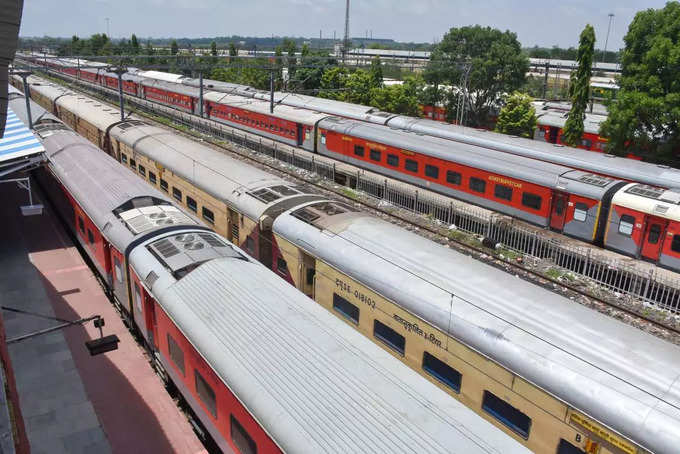 भारत बंद का रेल सेवाओं पर तगड़ा असर
