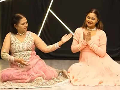 वीडियो: Rashami Desai ने मां रसीला के साथ किया मनीषा कोईराला के गाने पर शानदार डांस, हो रही जमकर तारीफ 