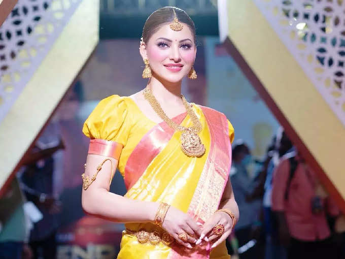urvashi rautela in yellow kanjiwarm saree: lifestyle urvashi rautela looks drop dead gorgeous in yellow kanjiwaram saree for her film - सोने जैसे बदन पर पीली साड़ी लपेट उर्वशी रौतेला के आगे
