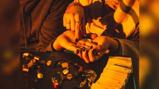 Palmistry About Money And Success : 'अशी' भाग्यरेषा असल्यास माणूस मरेपर्यंत कमवतो धन