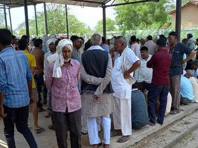 Hamirpur Accident: हमीरपुर में सात शवों का एक साथ हुआ अंतिम संस्कार, गांव में नहीं जला चूल्हा 