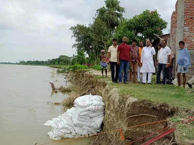 Madhubani News : नदी में समाने को हैं घर, शहर पर भी खतरा... दहशत में लोग जानिए क्‍या बीत रही 
