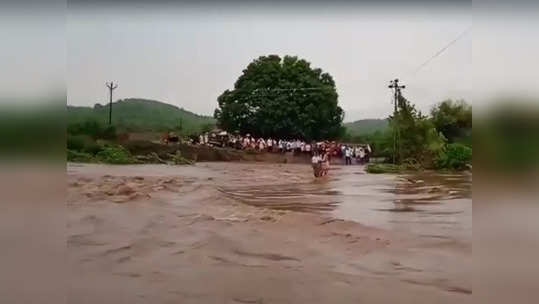 नांदेडच्या जांभळा गावात ढगफुटी सदृश्य पाऊस, शेतकऱ्यांच्या डोळ्यात पाणी; काय झालं? पाहा...