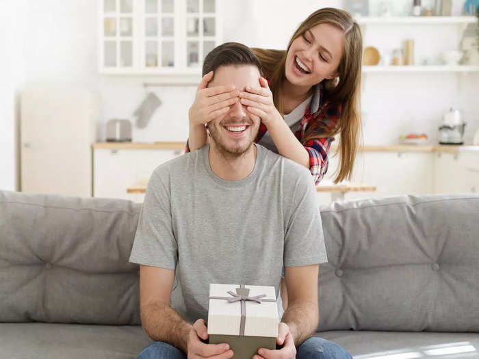 dont make these four mistakes when plan for surprise gift to your partner