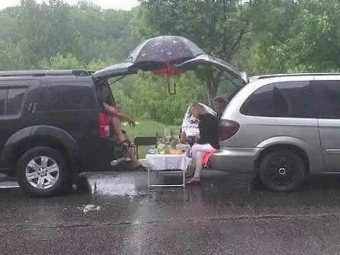 बारिश वाली पार्टी का जुगाड़