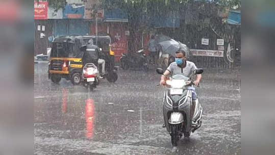 Monsoon Bike Riding Tips: पावसाळ्यात बाइकस्वारांनी जरा जपून, 'या' गोष्टींकडे दुर्लक्ष केलंत तर अपघात होईल