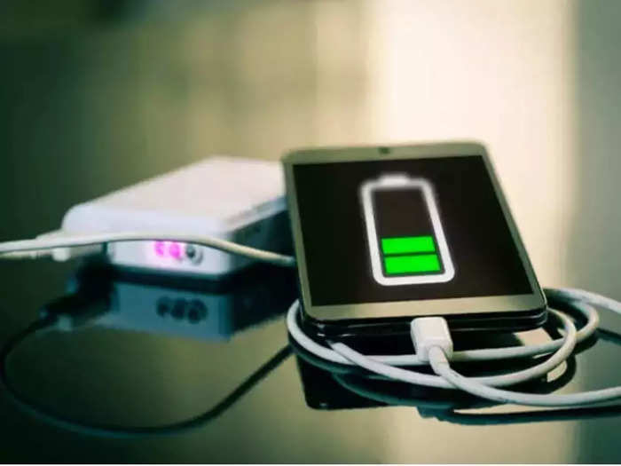 Best Battery Backup Phones: लॉन्ग बैटरी बैकअप के साथ आने वाले बेस्ट स्मार्टफोन, जानें इनकी कीमत और स्पेसिफिकेशन