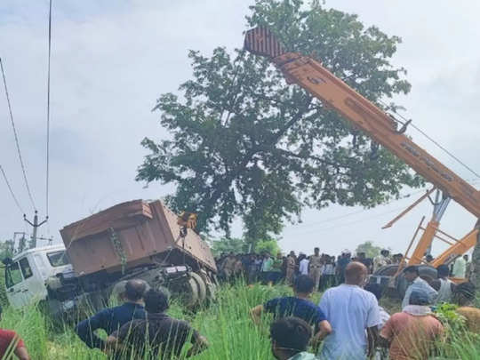 Sultanpur Accident: सुल्तानपुर में ट्रेलर ने ई-रिक्शा को रौंदा, एक ही गांव के 5 लोगों की मौत, 3 गंभीर 
