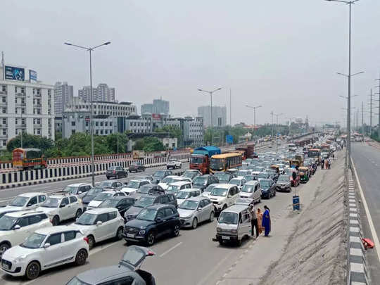 Ghaziabad Traffic: गाजियाबाद से मेरठ हाइवे पर भारी जाम, लालकुआं पर RoB के काम से हुआ डायवर्जन 