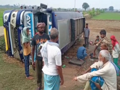 Rohtas Road Accident: रोहतास में भीषण सड़क हादसा, बस पलटने से BSF जवान की मौत, 9 लोग घायल 