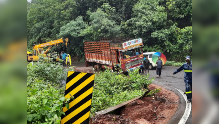 Maharashtra Monsoon 2022 : कुंभार्ली घाटात प्रवास करत आहात, तर प्रवाशांनो जरा सांभाळून, कारण...