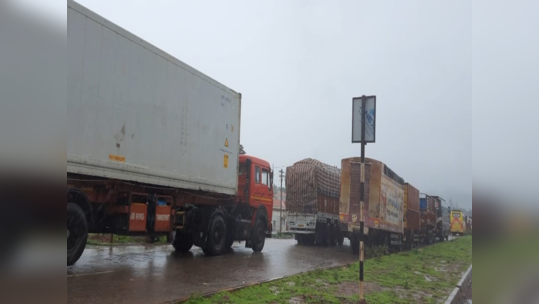 Mumbai Goa Highway Traffic Today : मुंबई-गोवा महामार्गावर मोठी वाहतूक कोंडी, वाहनांच्या रांगा