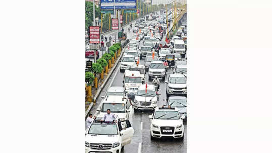 चांडाळचौकडीला 'मातोश्री'ची दारे बंद करा