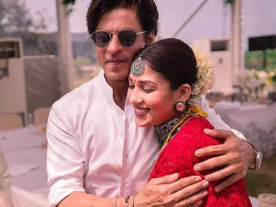 Nayanthara-Shahrukh: नयनतारा और विग्नेश शिवन ने पूरे किए शादी के 1 महीने, वेडिंग फोटोज में शाहरुख को गले लगाती दिखीं एक्ट्रेस 