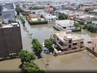Karachi Flood Video: हमारी ईमानदार सरकार ने कराची को वेनिस बना दिया... पानी में डूबी पाकिस्तान की आर्थिक राजधानी, लोगों ने कसा तंज 