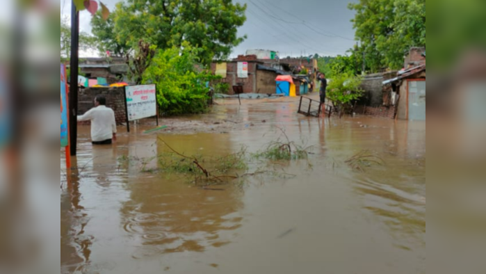 विदर्भात पावसाचं थैमान, वनराई बंधारा फुटून गावात पाणी, एक जण गेला वाहून