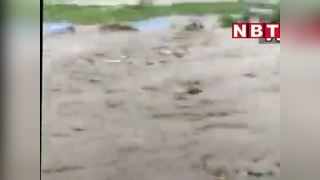 Video: मनाली में बार‍िश का कहर, बस स्‍टैंड पर खड़ी बसों... 